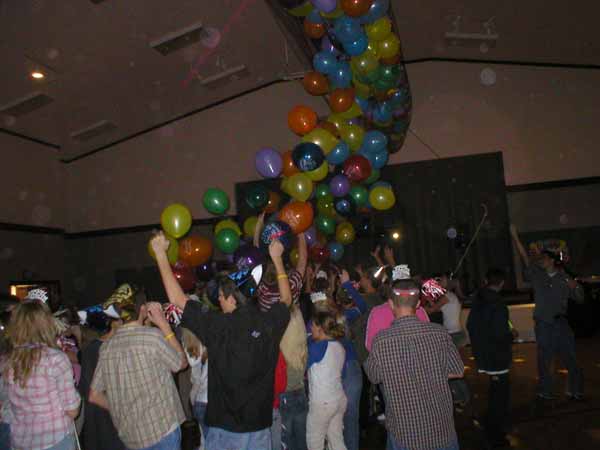 01 January 2005 - Balloons coming Down - HAPPY NEW YEAR